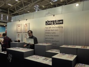 Impression von der opti 2016: Besuch bei Suzy Glam